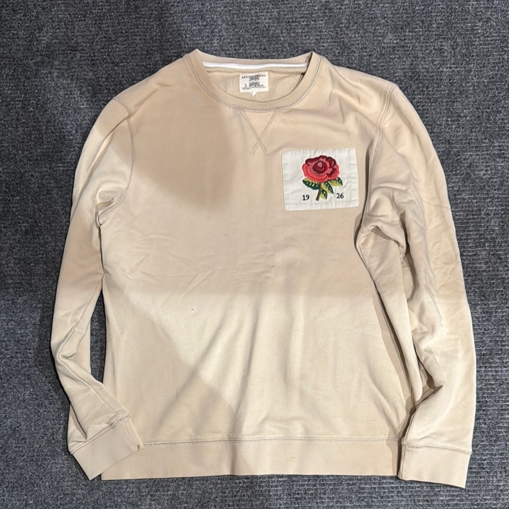 Men's Beige Sweater with Rose Patch

Kent & Curwen